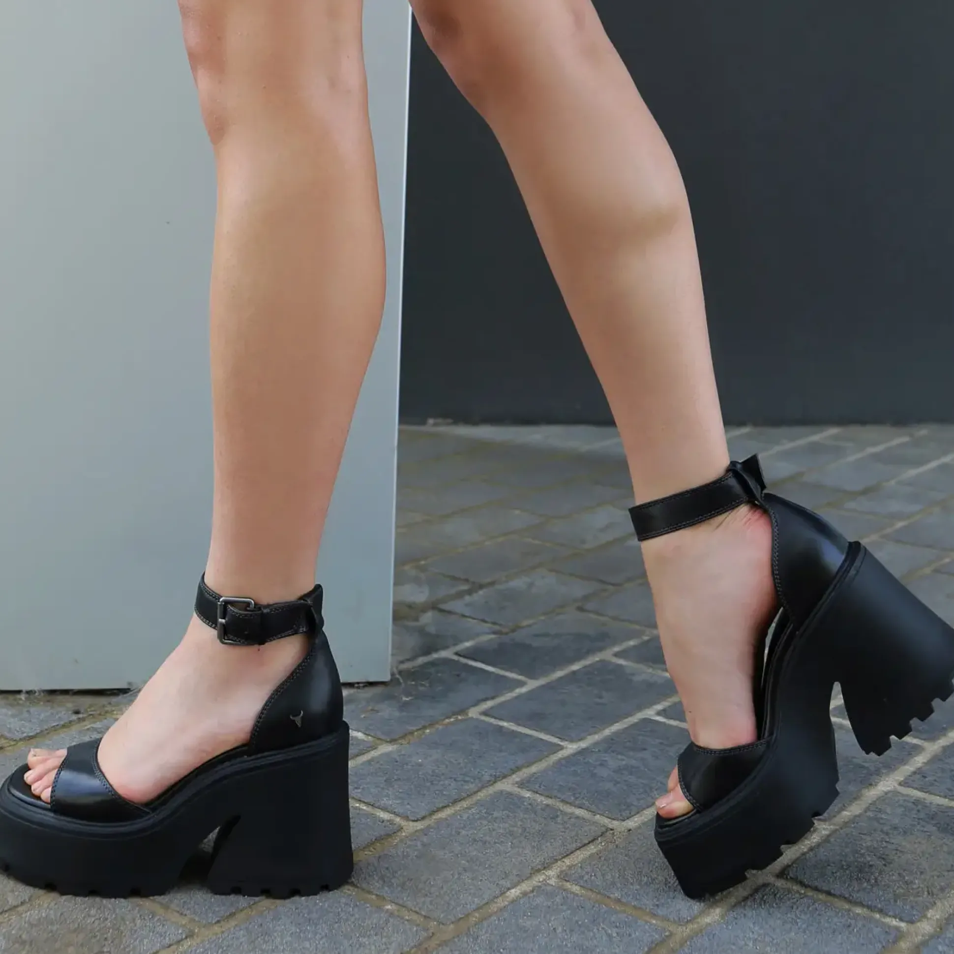 Flaws Black Leather Sandal
