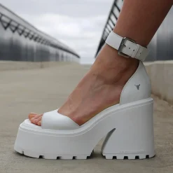 Flaws White Leather Sandal