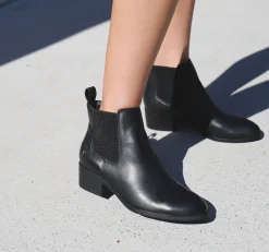 Ravee Black Leather